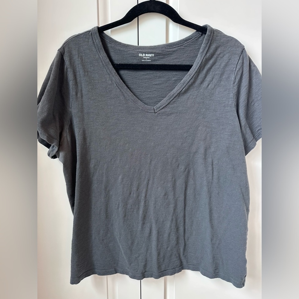 Old Navy L V Neck Shirt
